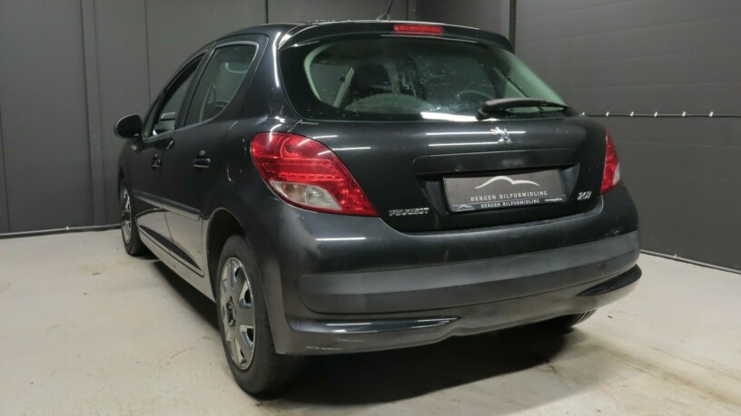 peugeot-207-bensin-2009-big-3