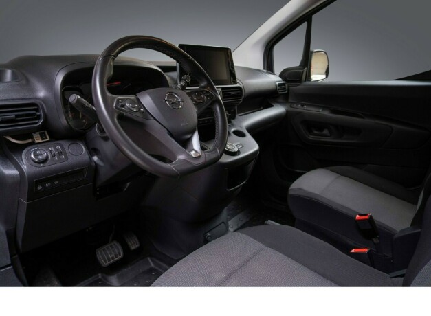 opel-combo-diesel-2021-big-11