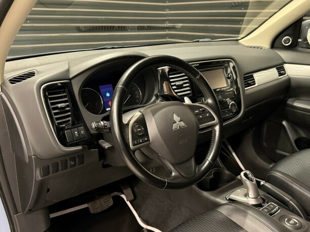 mitsubishi-outlander-elektrisitetbensin-2014-big-9