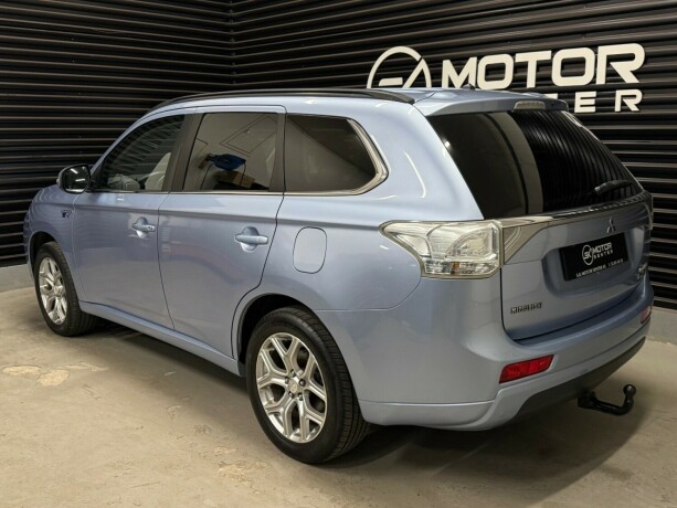 mitsubishi-outlander-elektrisitetbensin-2014-big-1