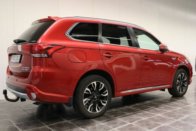 mitsubishi-outlander-elektrisitetbensin-2016-big-3