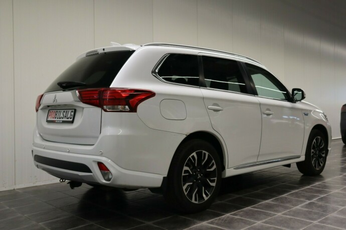 mitsubishi-outlander-elektrisitetbensin-2016-big-4