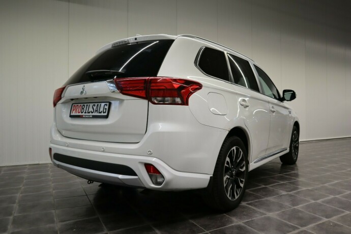 mitsubishi-outlander-elektrisitetbensin-2016-big-15