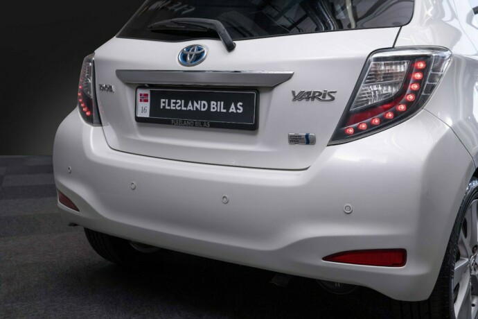 toyota-yaris-bensin-2013-big-6