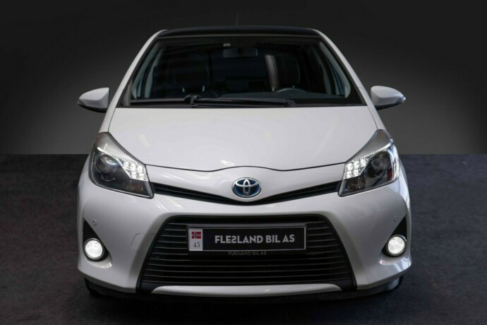 toyota-yaris-bensin-2013-big-4