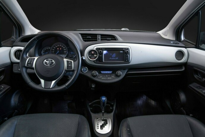 toyota-yaris-bensin-2013-big-28