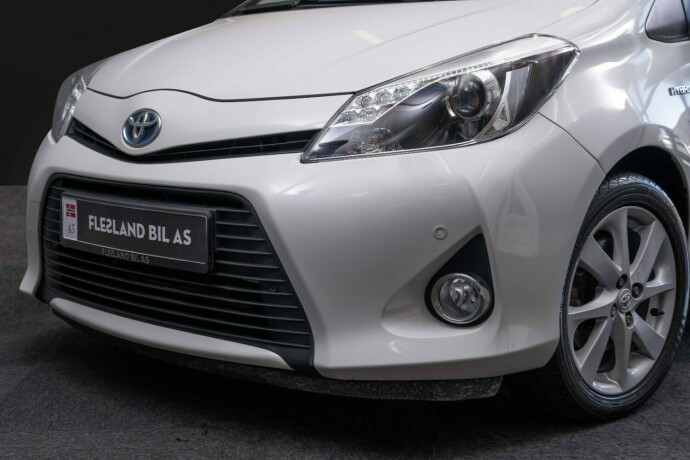 toyota-yaris-bensin-2013-big-1