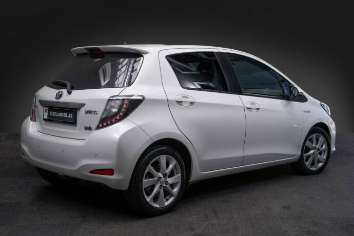 toyota-yaris-bensin-2013-big-8