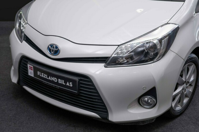 toyota-yaris-bensin-2013-big-3