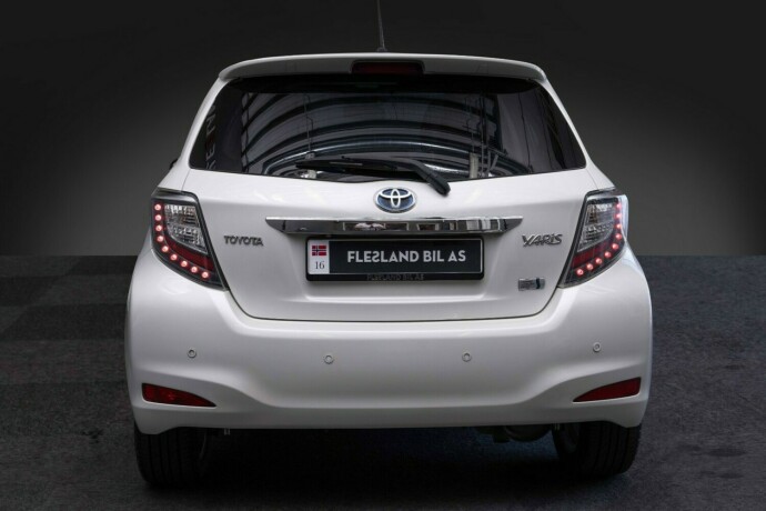 toyota-yaris-bensin-2013-big-9