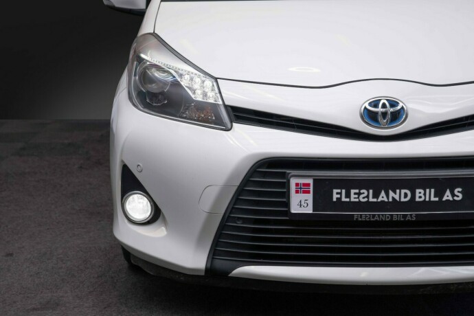 toyota-yaris-bensin-2013-big-5