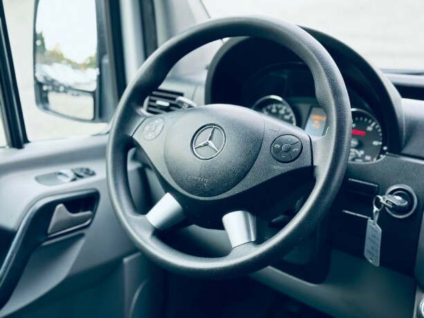 mercedes-benz-sprinter-diesel-2016-big-16