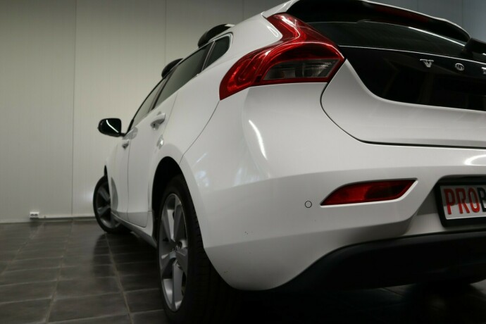 volvo-v40-diesel-2013-big-14