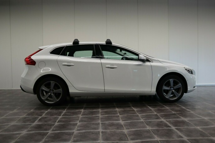 volvo-v40-diesel-2013-big-5