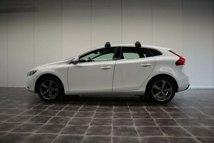 volvo-v40-diesel-2013-big-4