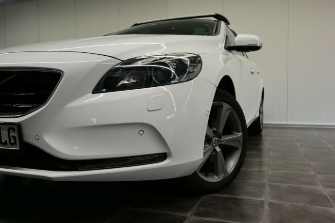 volvo-v40-diesel-2013-big-8