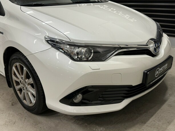 toyota-auris-elektrisitetbensin-2017-big-2