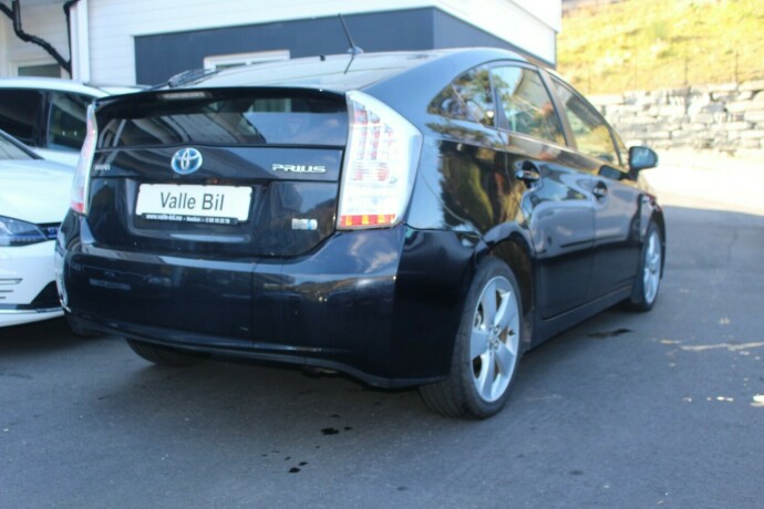 toyota-prius-elektrisitetbensin-2010-big-3