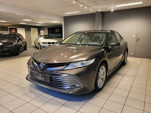 toyota-camry-elektrisitetbensin-2021-big-9