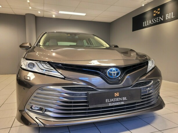 toyota-camry-elektrisitetbensin-2021-big-10