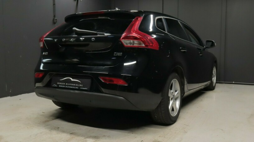 volvo-v40-diesel-2015-big-5