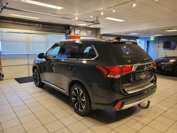 mitsubishi-outlander-elektrisitetbensin-2016-big-4