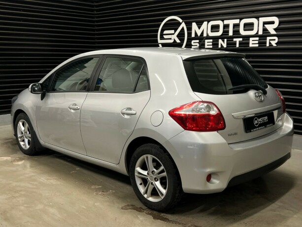 toyota-auris-bensin-2010-big-1