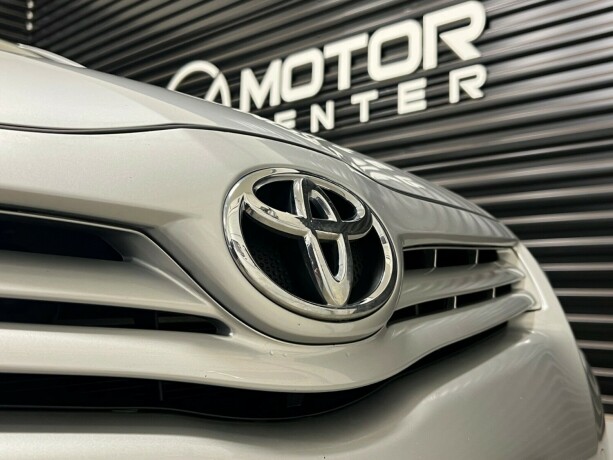 toyota-auris-bensin-2010-big-4