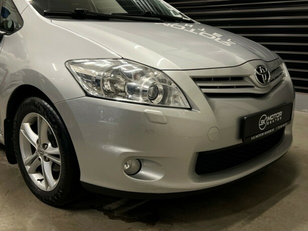 toyota-auris-bensin-2010-big-2