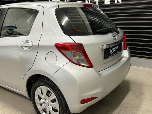 toyota-yaris-bensin-2012-big-4