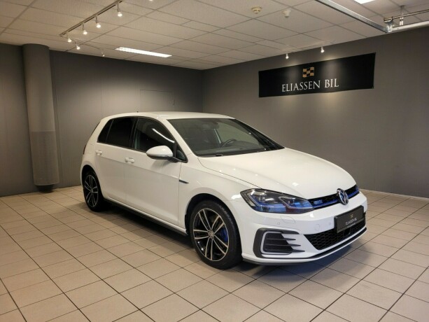 volkswagen-golf-elektrisitetbensin-2017-big-12