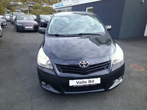 toyota-verso-diesel-2012-big-1