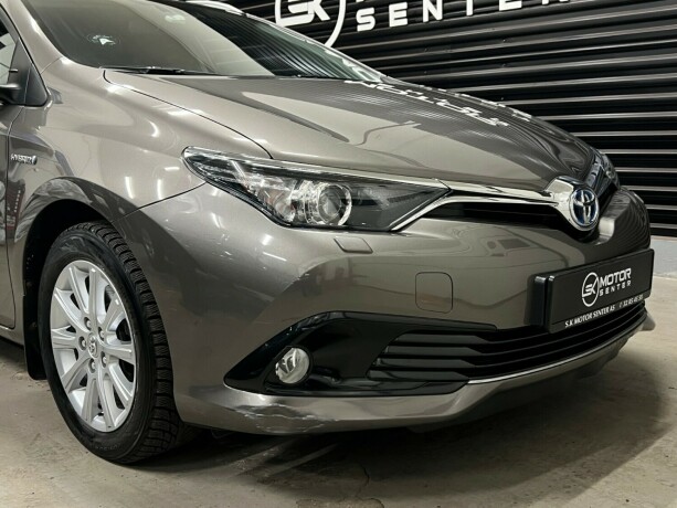 toyota-auris-elektrisitetbensin-2017-big-2