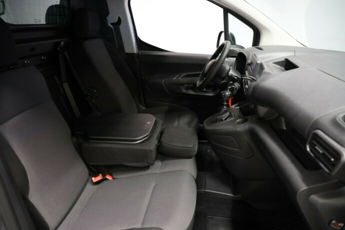 toyota-proace-city-diesel-2022-big-7