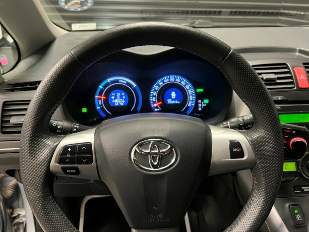 toyota-auris-bensin-2011-big-14