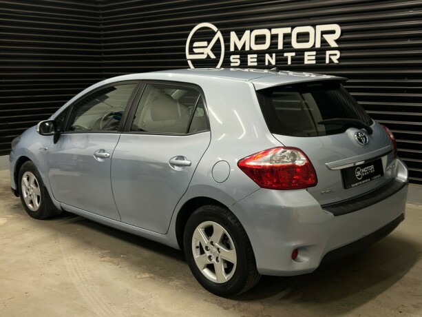 toyota-auris-bensin-2011-big-1