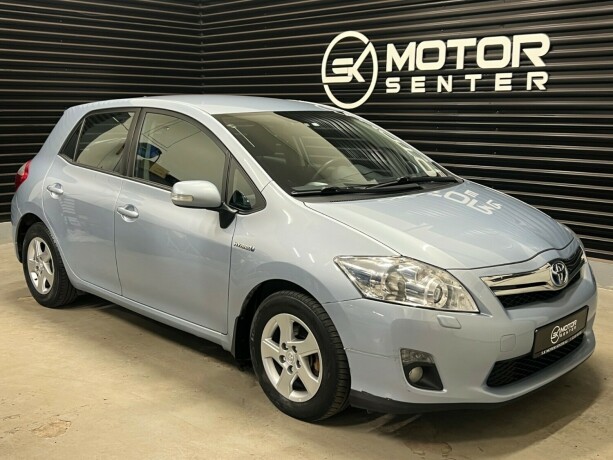 toyota-auris-bensin-2011-big-0