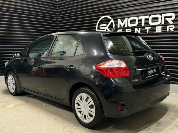 toyota-auris-bensin-2010-big-1