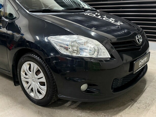 toyota-auris-bensin-2010-big-4