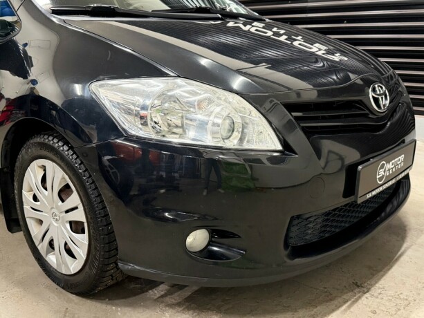 toyota-auris-bensin-2010-big-2