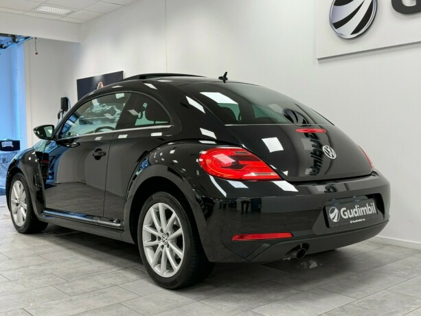 volkswagen-beetle-bensin-2013-big-3