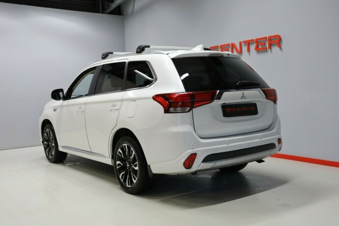 mitsubishi-outlander-elektrisitetbensin-2016-big-2