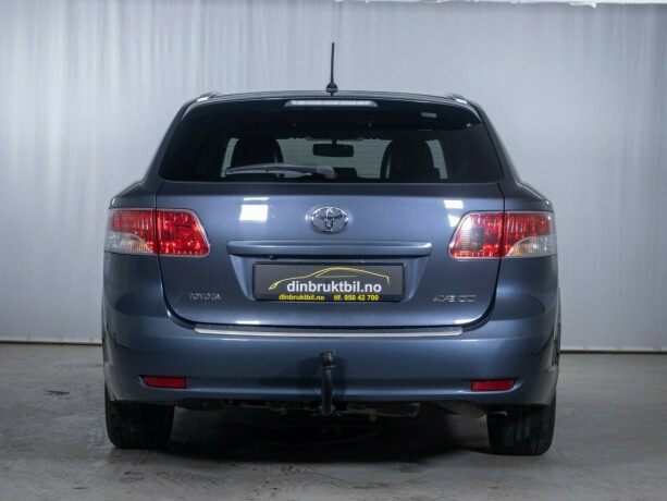 toyota-avensis-diesel-2011-big-3