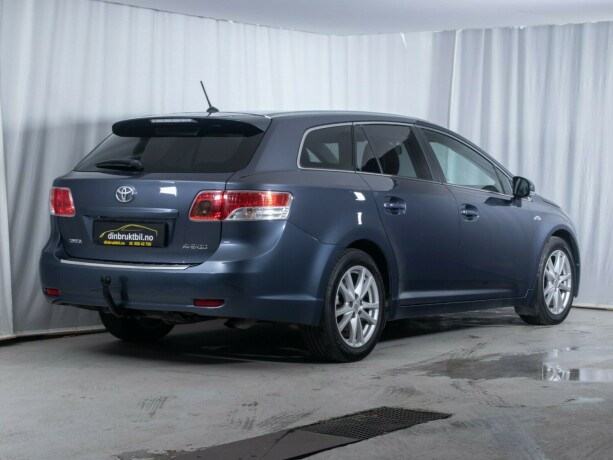 toyota-avensis-diesel-2011-big-4