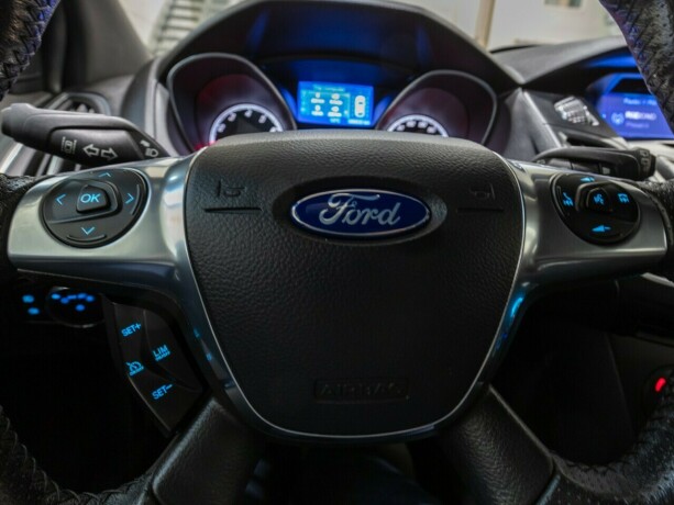 ford-focus-bensin-2013-big-38