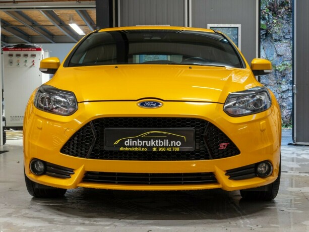 ford-focus-bensin-2013-big-9