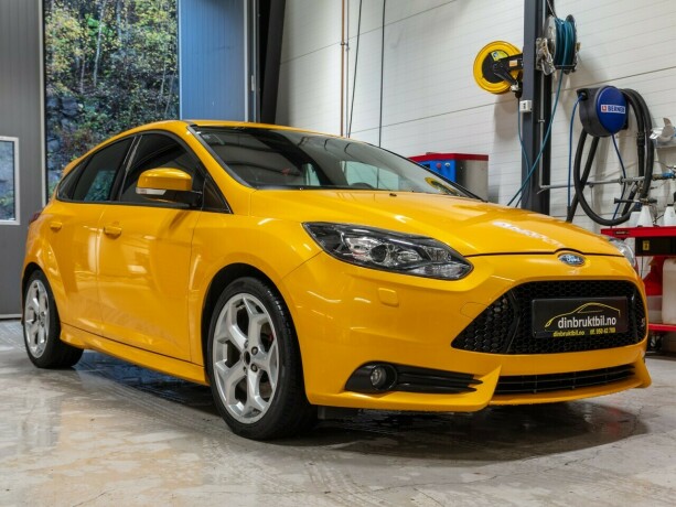 ford-focus-bensin-2013-big-8