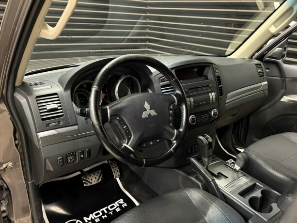 mitsubishi-pajero-diesel-2013-big-9