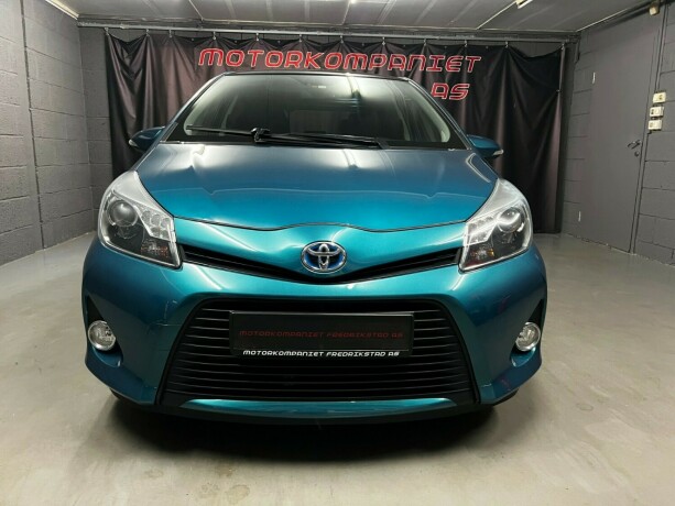 toyota-yaris-elektrisitetbensin-2013-big-8