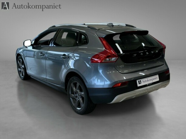 volvo-v40-cross-country-diesel-2015-big-3